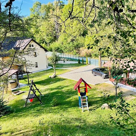 Pensiunea Piri Land Комарник Экстерьер фото