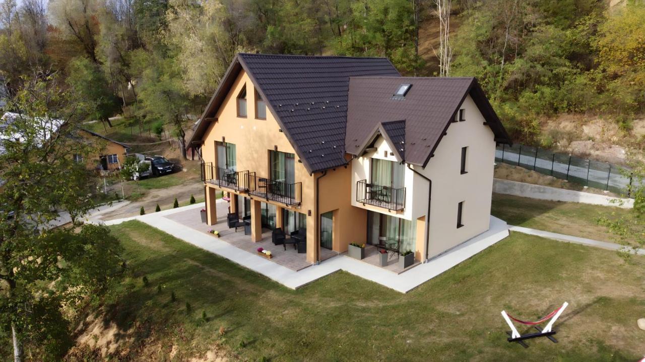 Pensiunea Piri Land Комарник Экстерьер фото