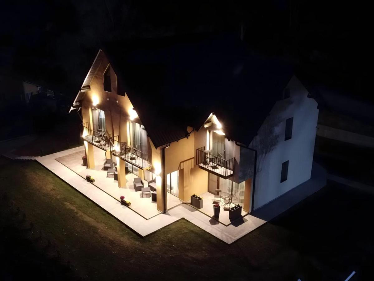 Pensiunea Piri Land Комарник Экстерьер фото