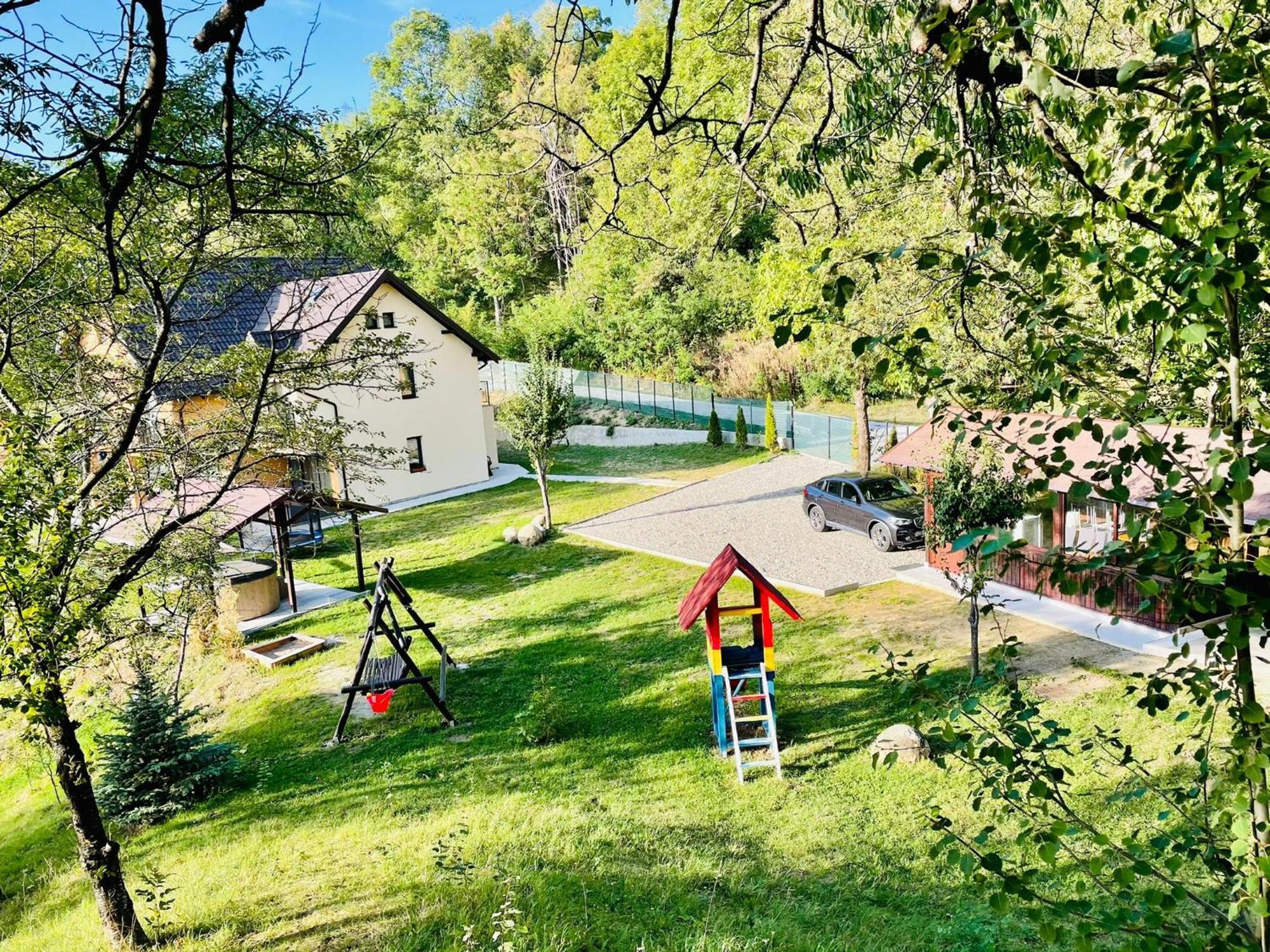 Pensiunea Piri Land Комарник Экстерьер фото