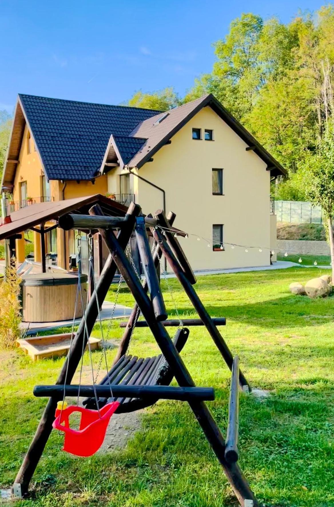 Pensiunea Piri Land Комарник Экстерьер фото